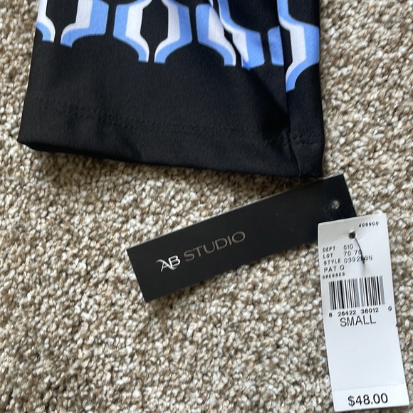 Women’s Dress - Picture 4 of 4